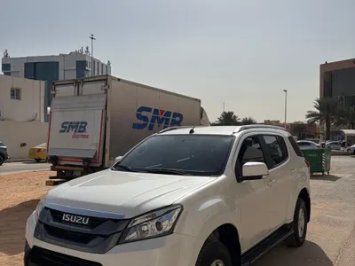 2016 ايسوزو ام يو اكس