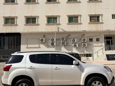 2016 ايسوزو ام يو اكس