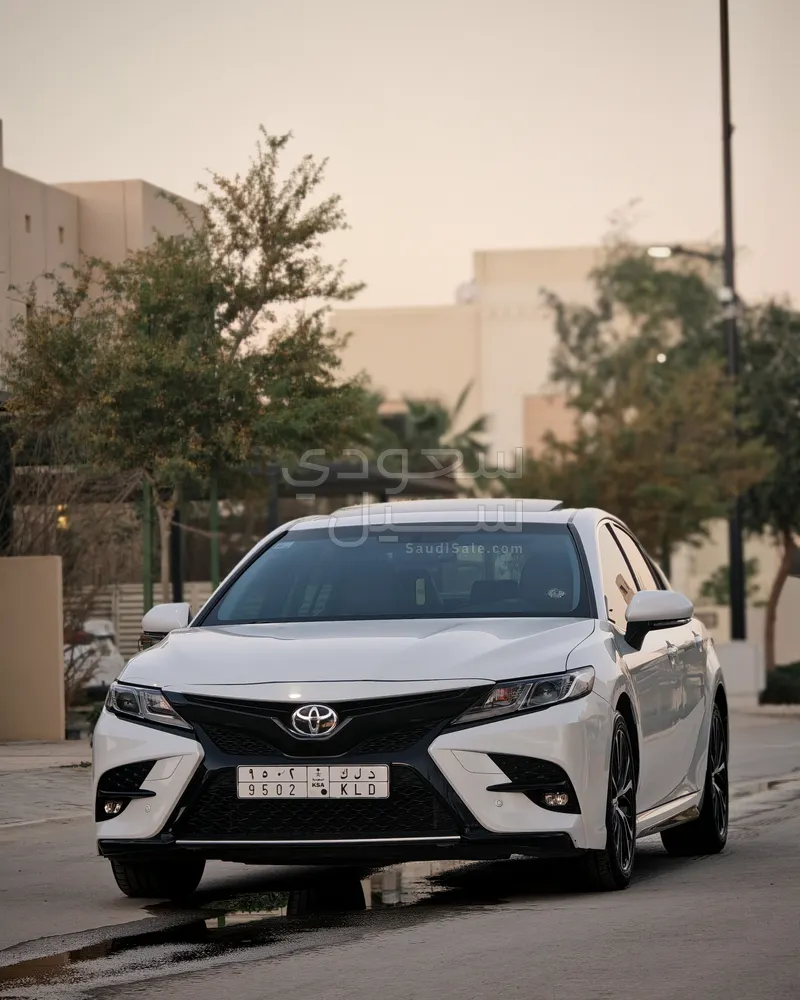 2020 Toyota Camry SE