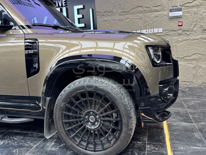 2023 لاند روفر ديفيندر اتش اس اي