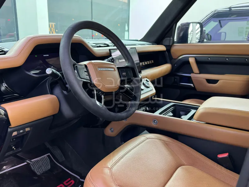 2023 لاند روفر ديفيندر اتش اس اي