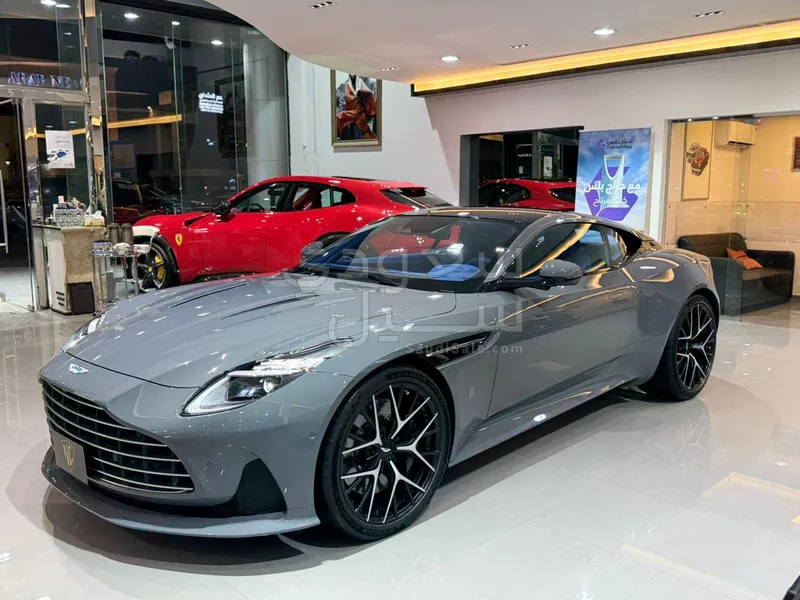 2025 استون مارتن دي بي 12