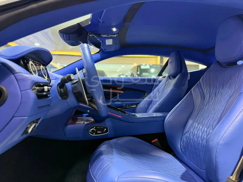 2025 استون مارتن دي بي 12