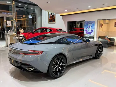 2025 استون مارتن دي بي 12