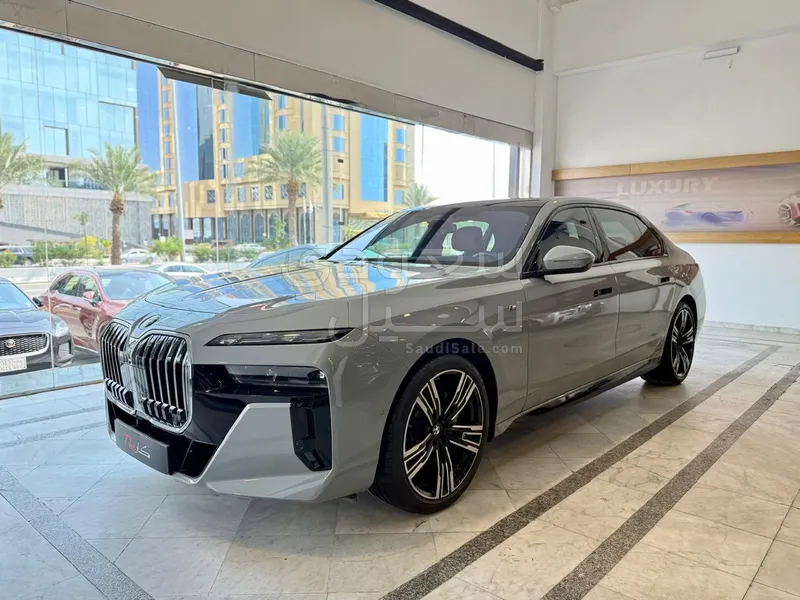 2024 BMW 7 Series 735i