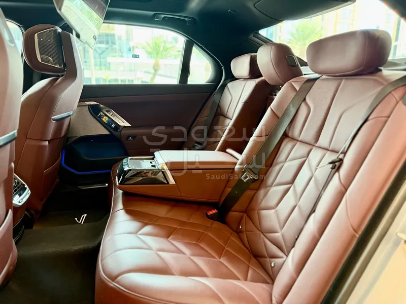 2024 BMW 7 Series 735i