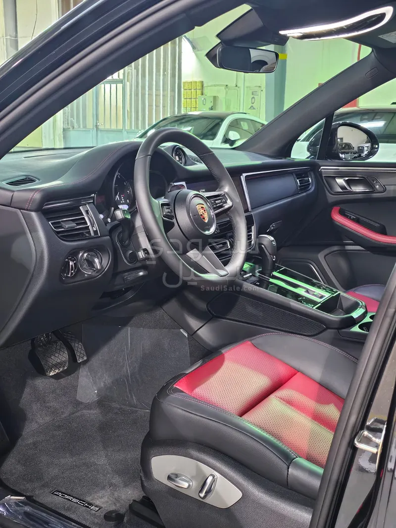2025 Porsche Macan