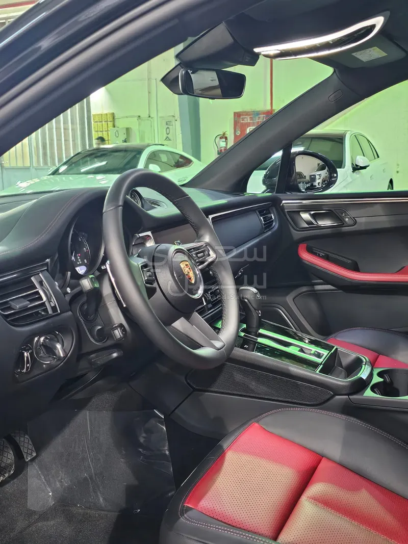 2025 Porsche Macan