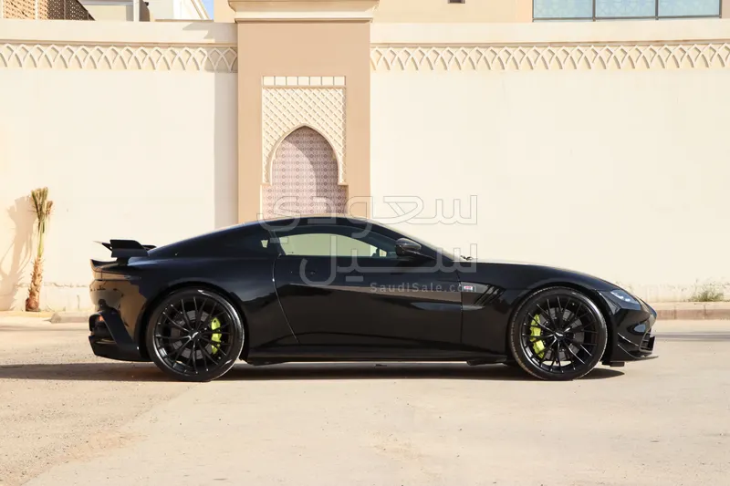 2022 استون مارتن فانتج اف 1 إديشن