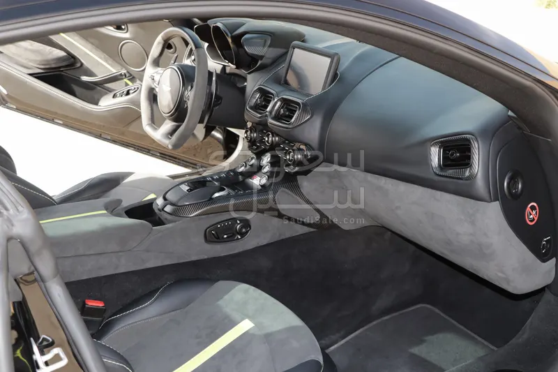 2022 استون مارتن فانتج اف 1 إديشن