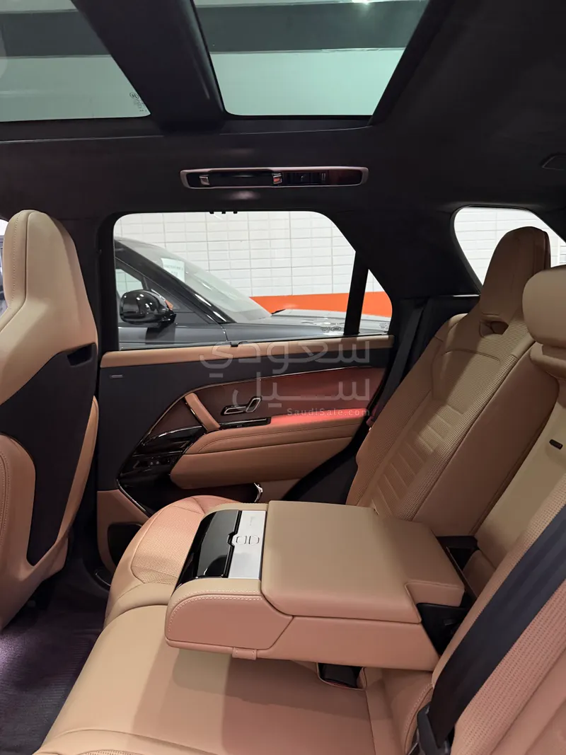 2025 Land Rover Range Rover Sport SV