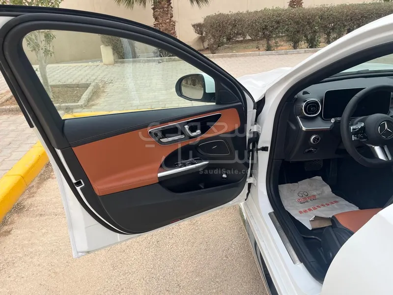 2025 مرسيدس - بنز سي 200 أي إم جي