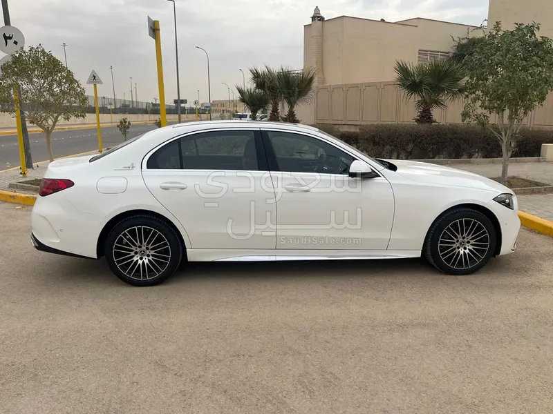 2025 مرسيدس - بنز سي 200 أي إم جي