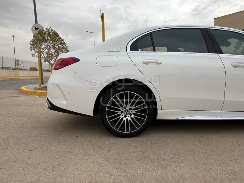 2025 مرسيدس - بنز سي 200 أي إم جي