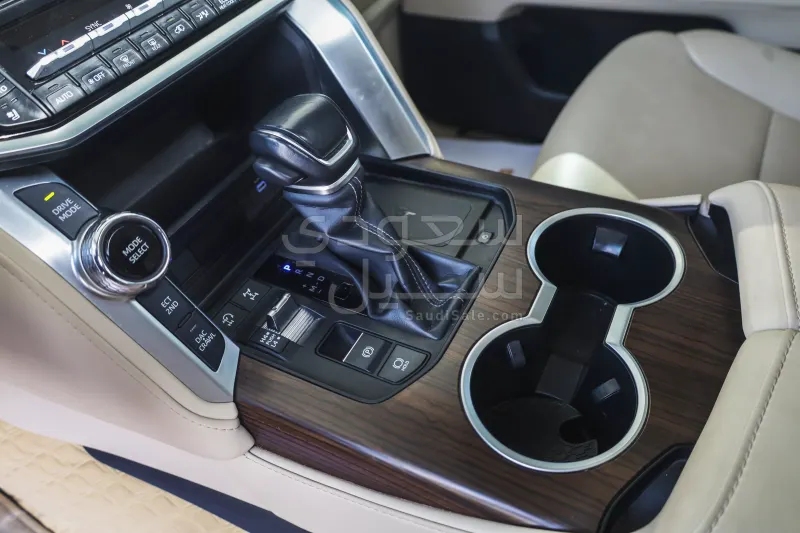 2024 Toyota Land Cruiser GXR