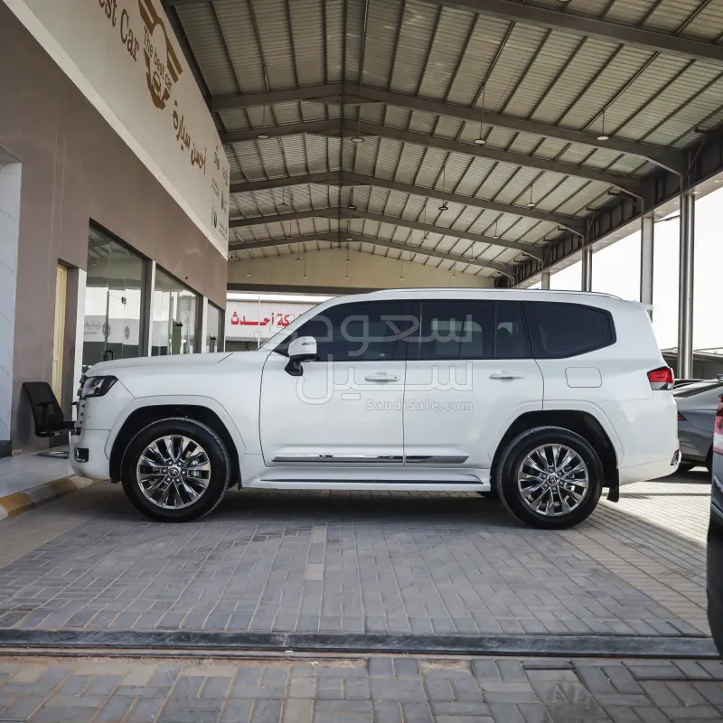 2024 Toyota Land Cruiser GXR