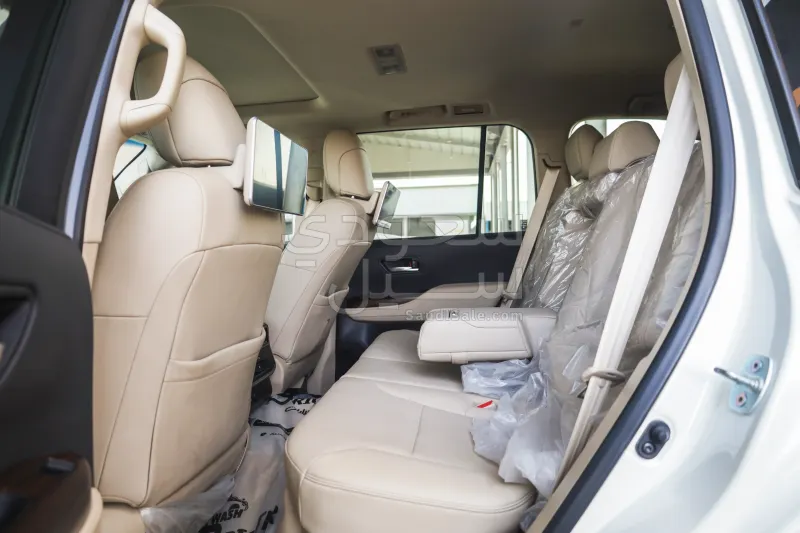 2024 Toyota Land Cruiser GXR