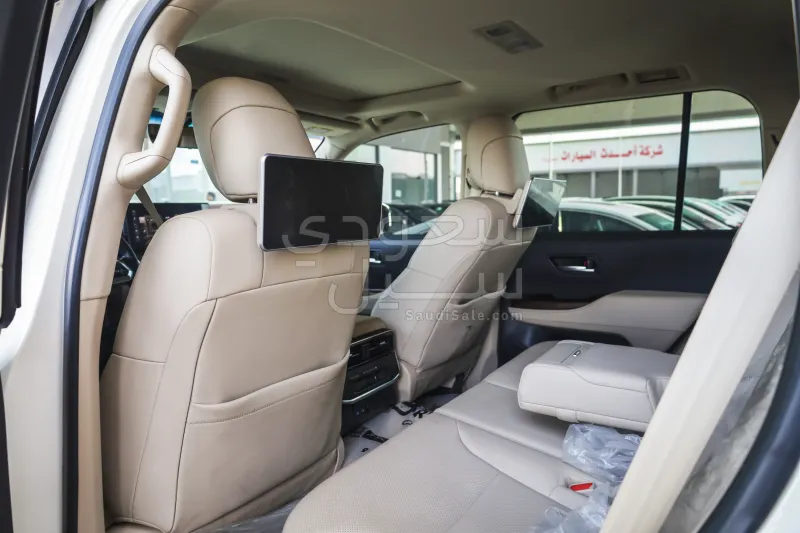 2024 Toyota Land Cruiser GXR