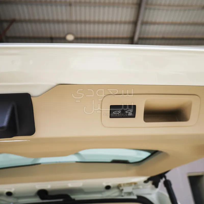 2025 Toyota Land Cruiser GXR