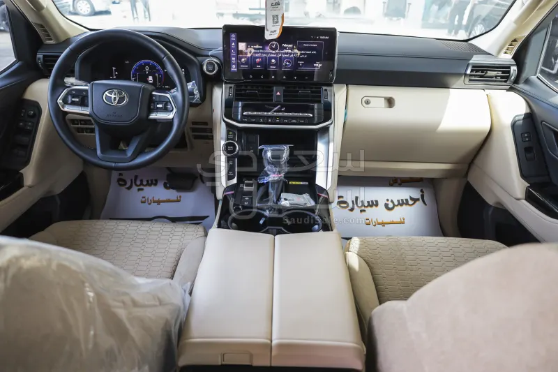 2025 Toyota Land Cruiser GXR