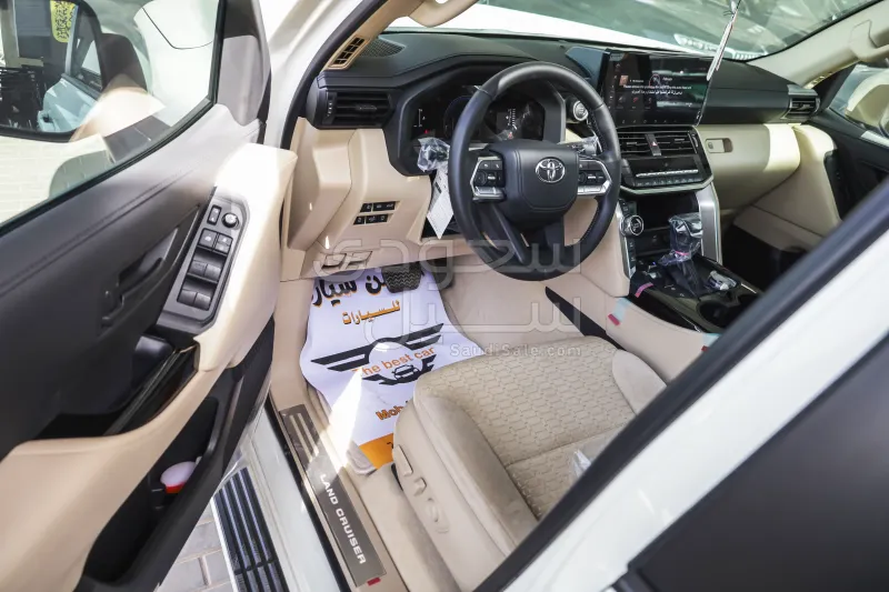 2025 Toyota Land Cruiser GXR