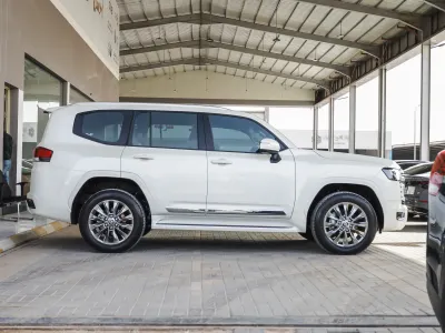 2025 Toyota Land Cruiser GXR