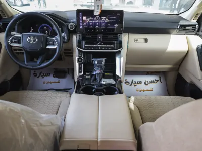 2025 Toyota Land Cruiser GXR