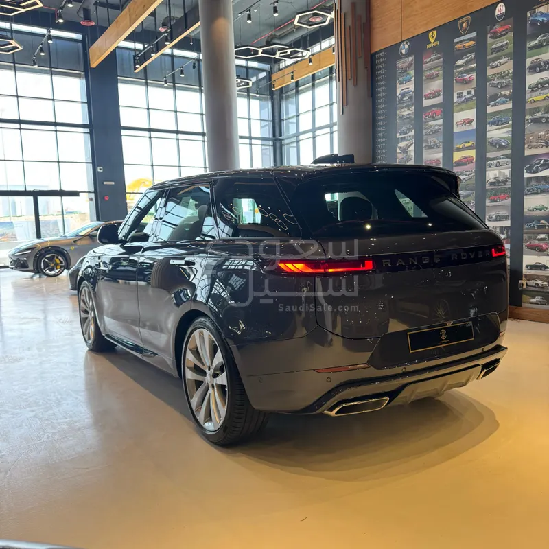2026 Land Rover Range Rover Sport SE