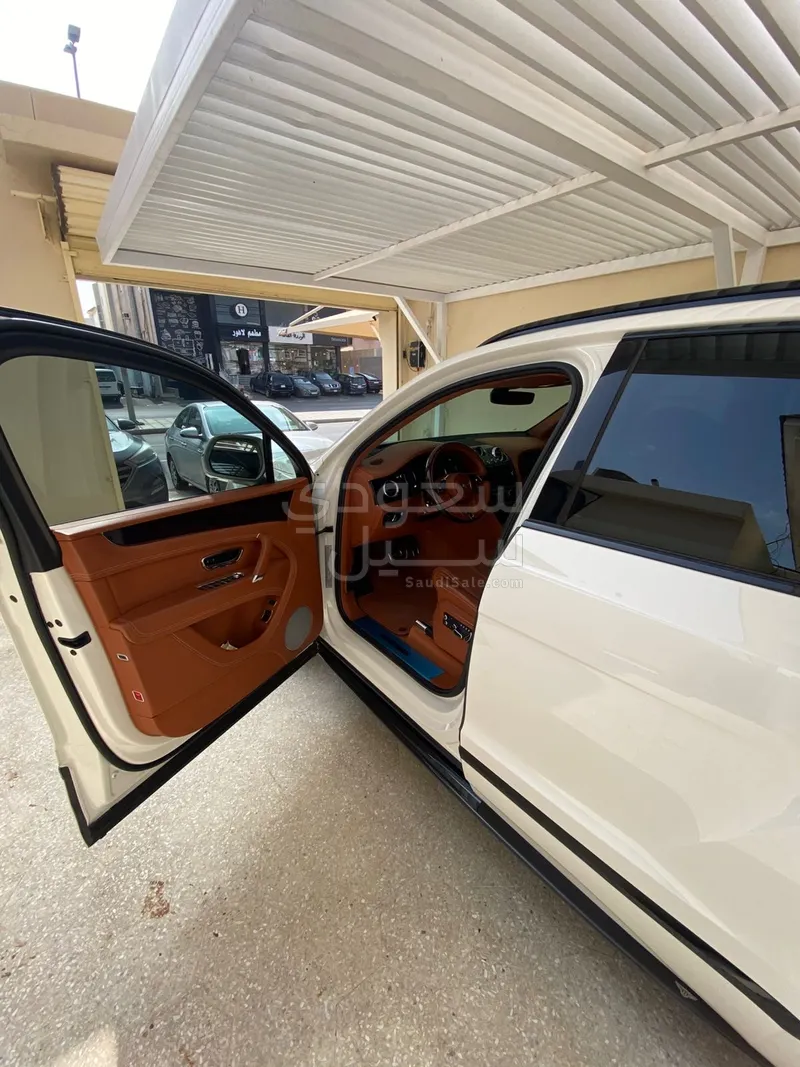 2020 Bentley Bentayga Black Edition