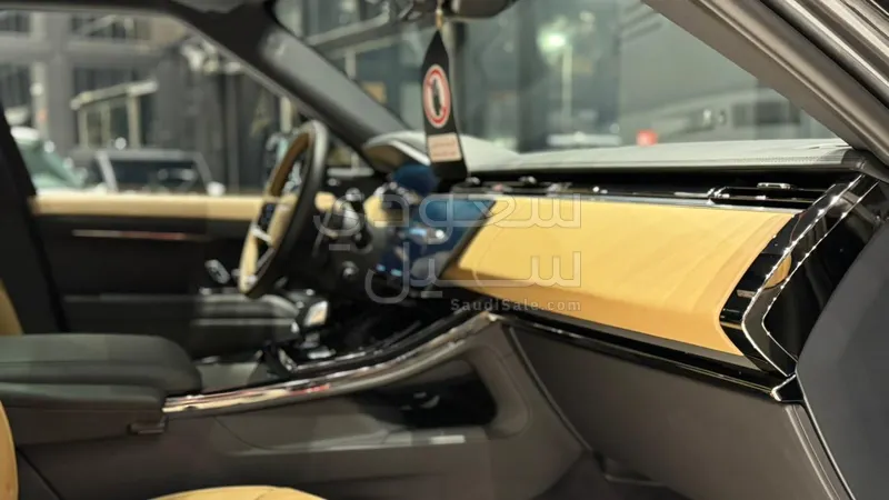 2026 Land Rover Range Rover Sport SE