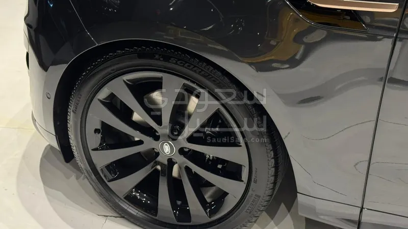 2026 Land Rover Range Rover Sport SE