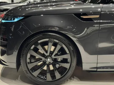2026 Land Rover Range Rover Sport SE