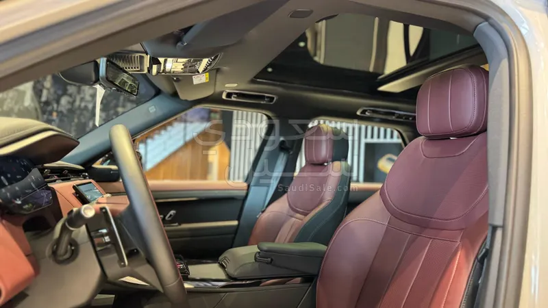 2026 Land Rover Range Rover Sport SE