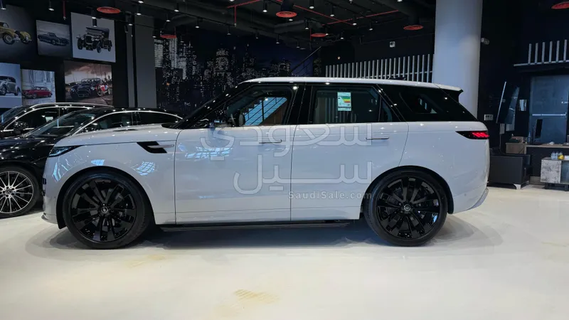 2026 Land Rover Range Rover Sport SE