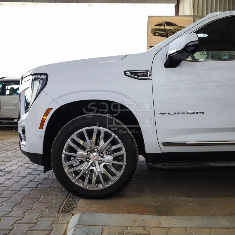 2025 GMC Yukon Elevation