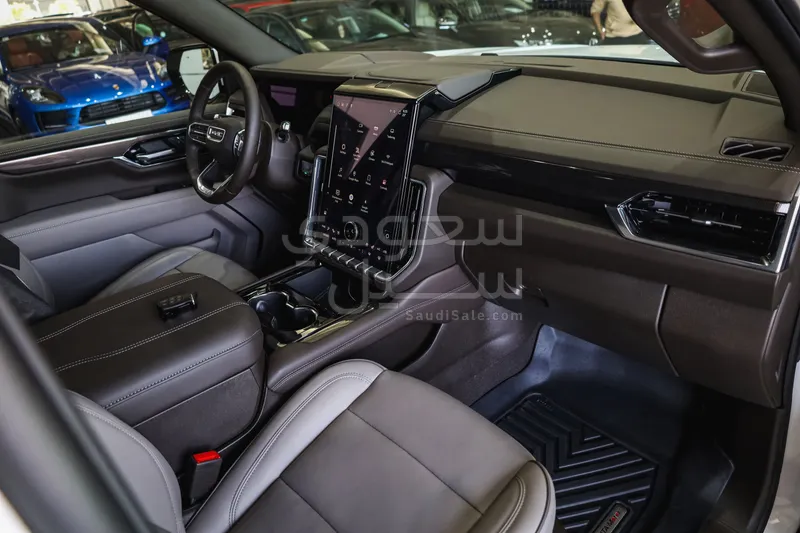 2025 GMC Yukon Elevation