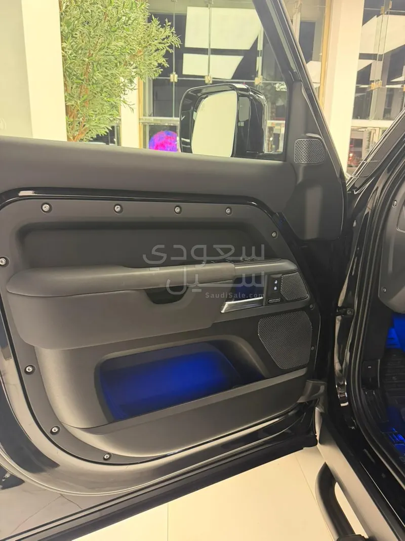 2023 لاند روفر ديفيندر اكس داينمك