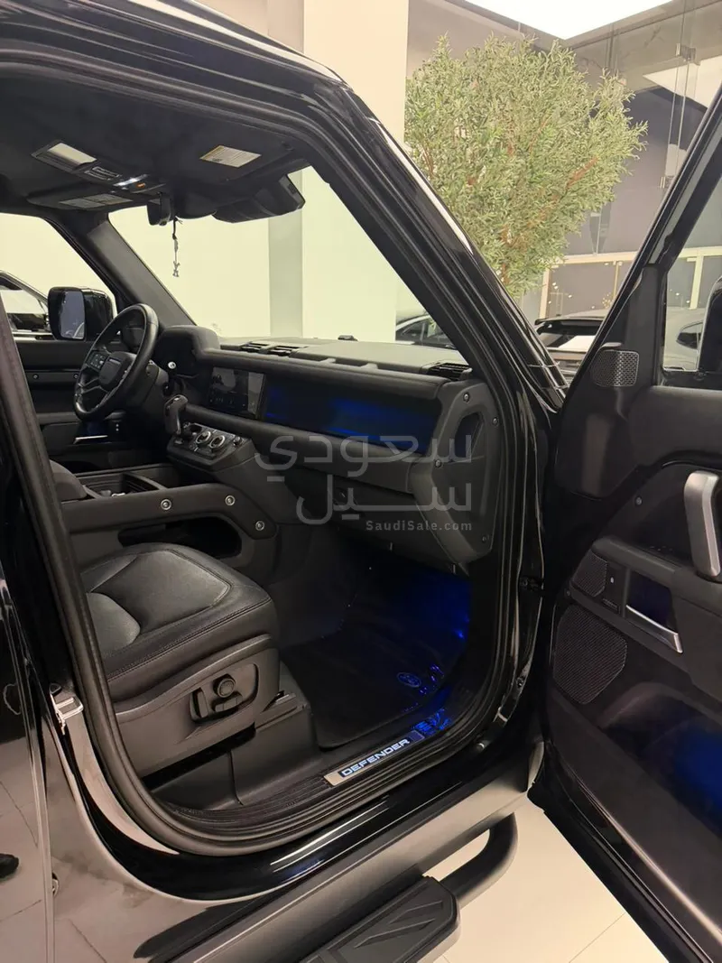 2023 لاند روفر ديفيندر اكس داينمك