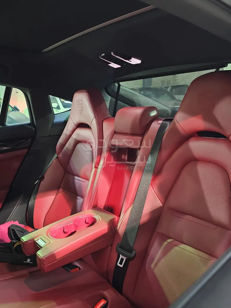 2023 بورش بانميرا بلاتينيوم