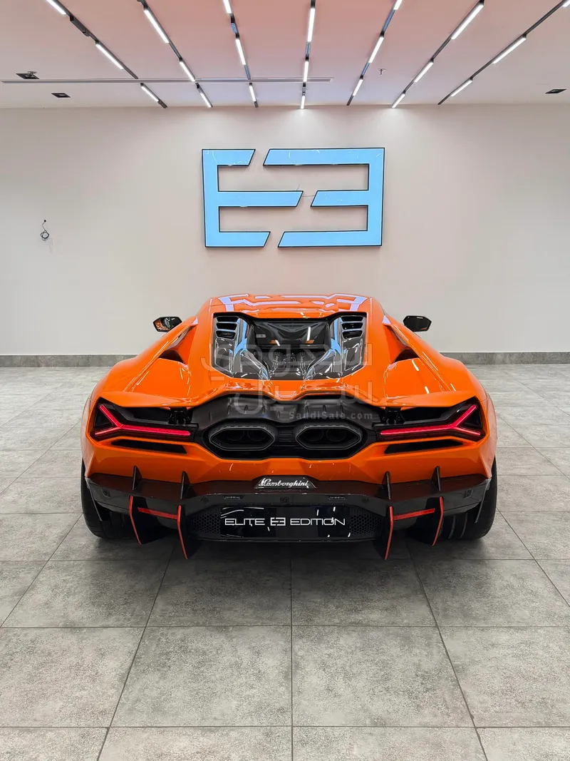 2024 Lamborghini Revuelto
