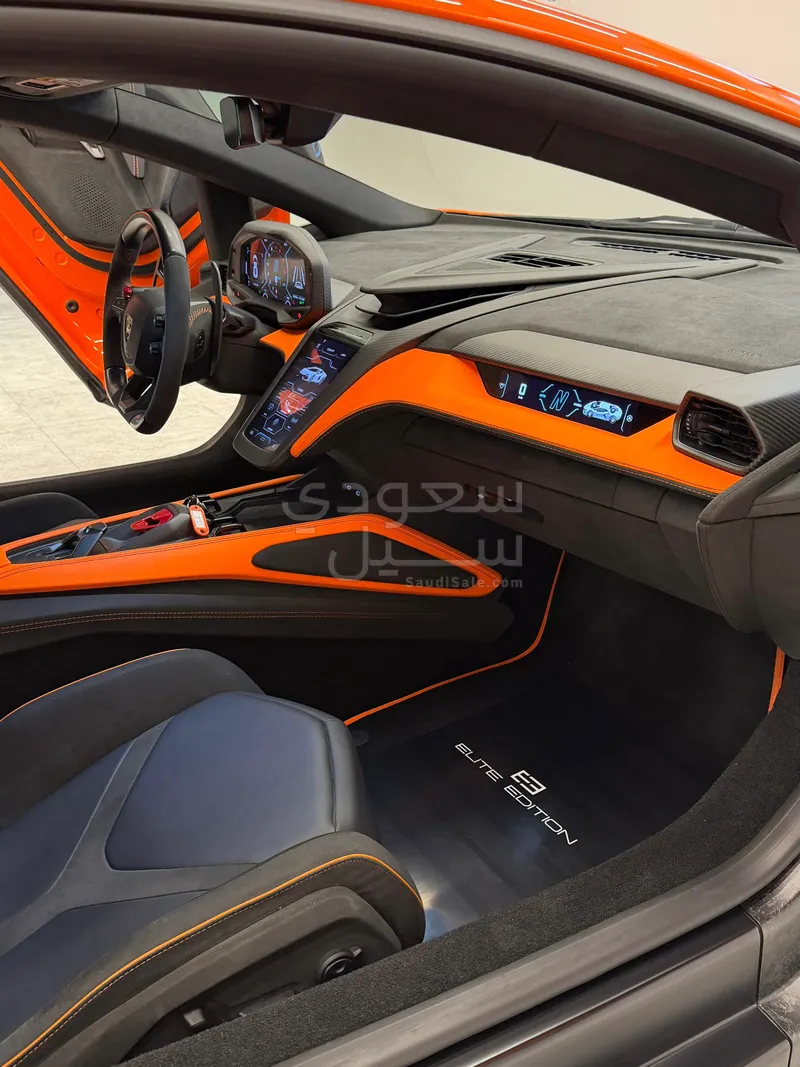 2024 Lamborghini Revuelto