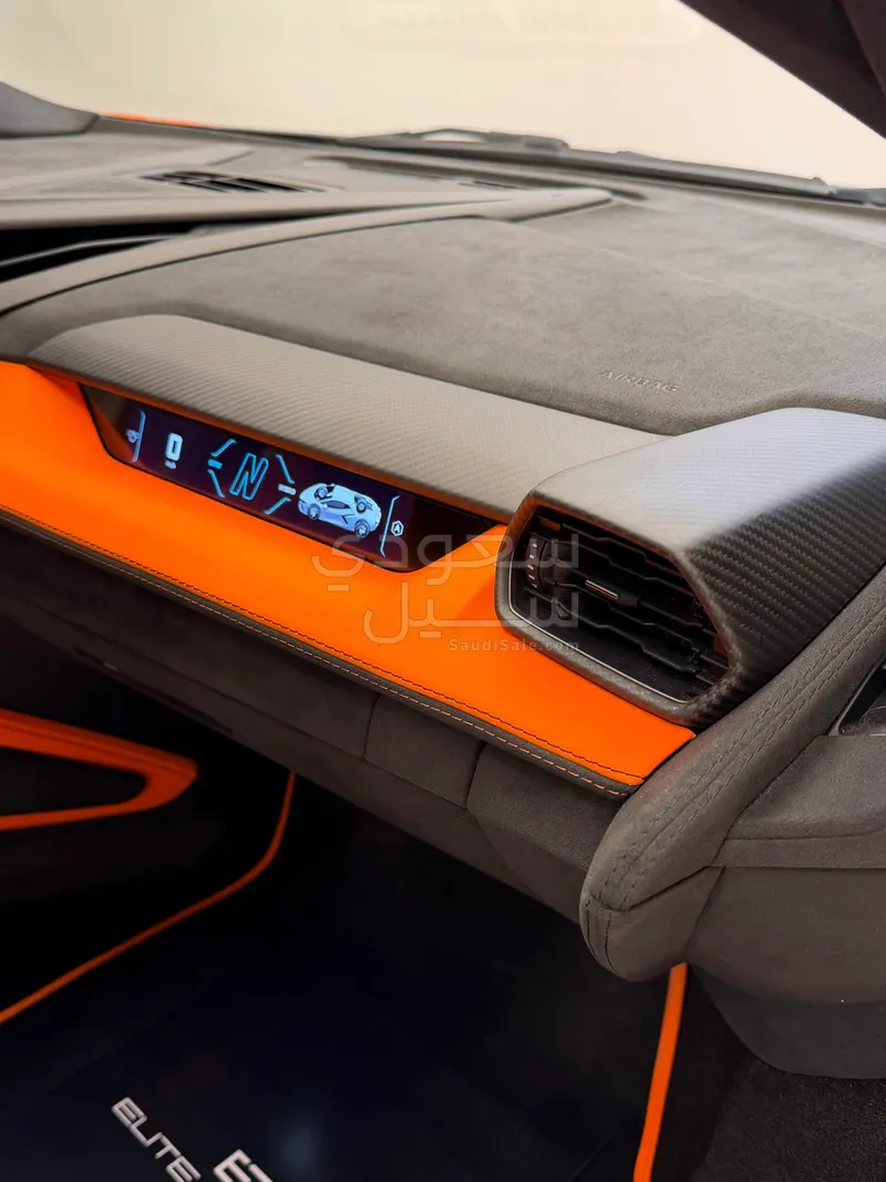 2024 Lamborghini Revuelto