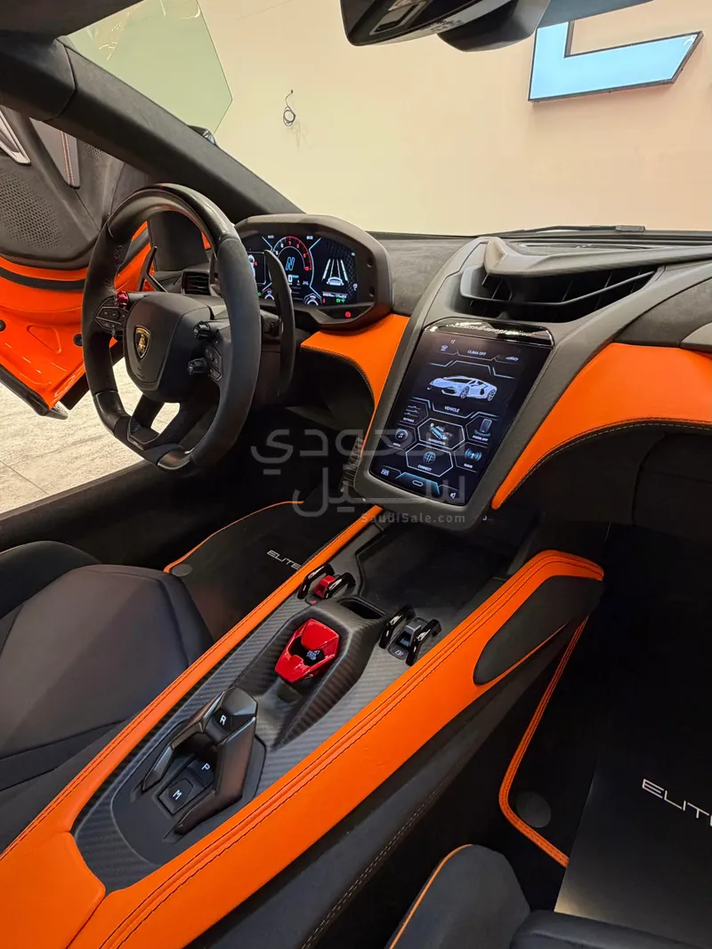 2024 Lamborghini Revuelto