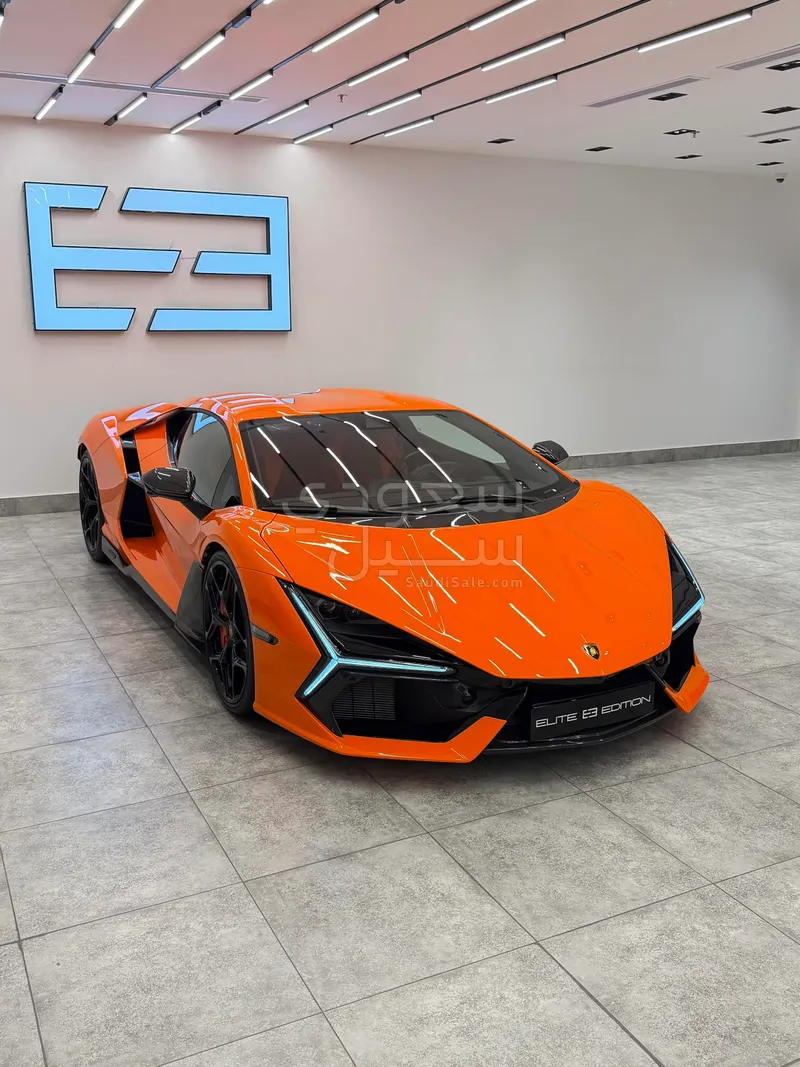 2024 Lamborghini Revuelto