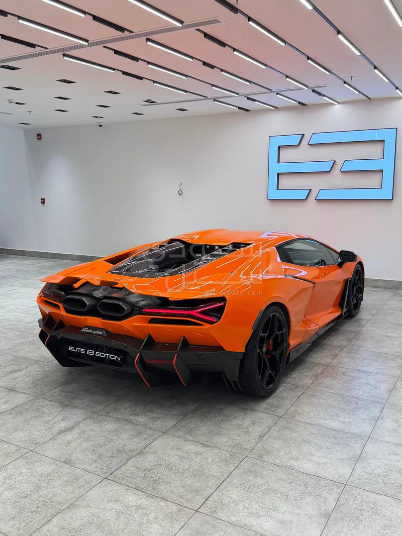 2024 Lamborghini Revuelto