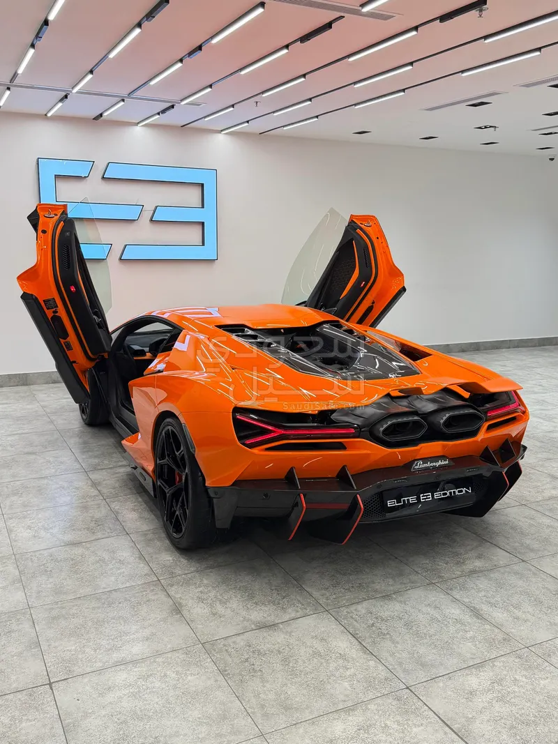 2024 Lamborghini Revuelto