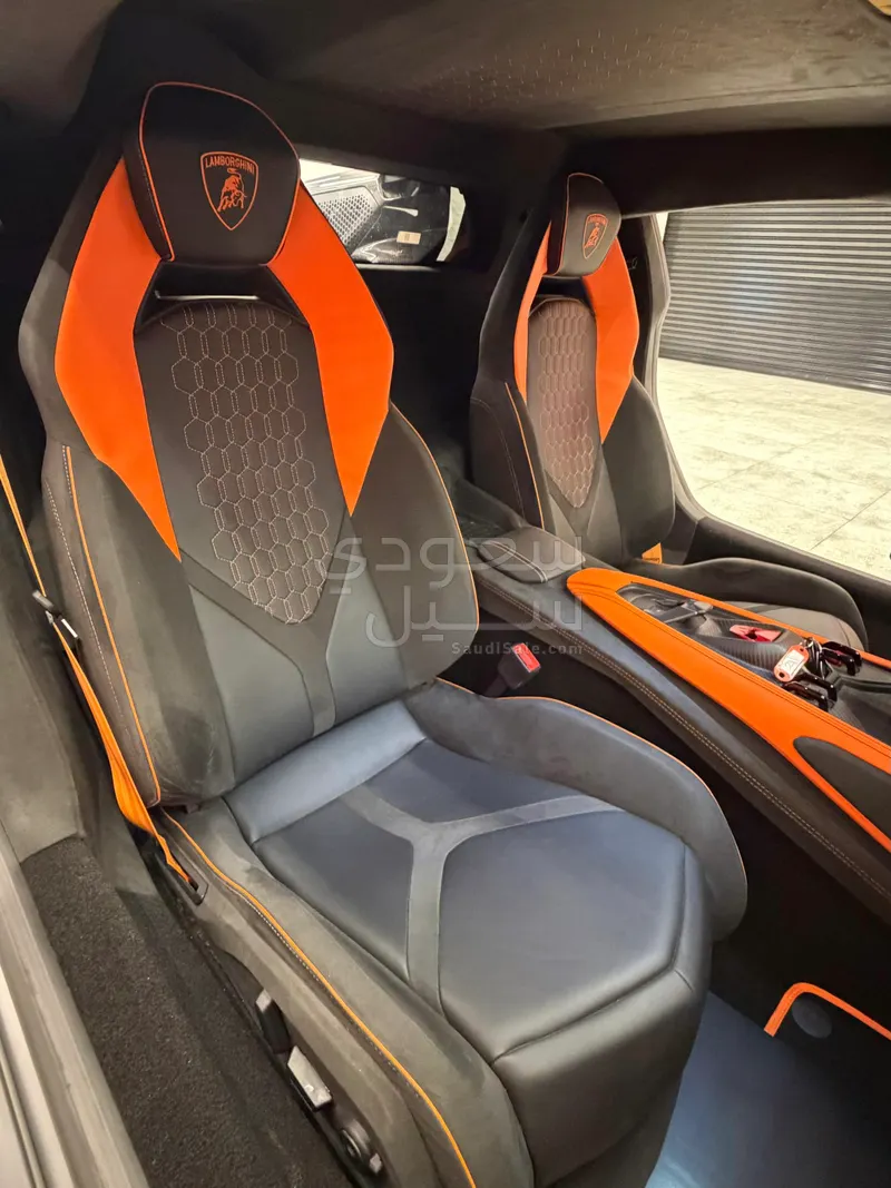 2024 Lamborghini Revuelto