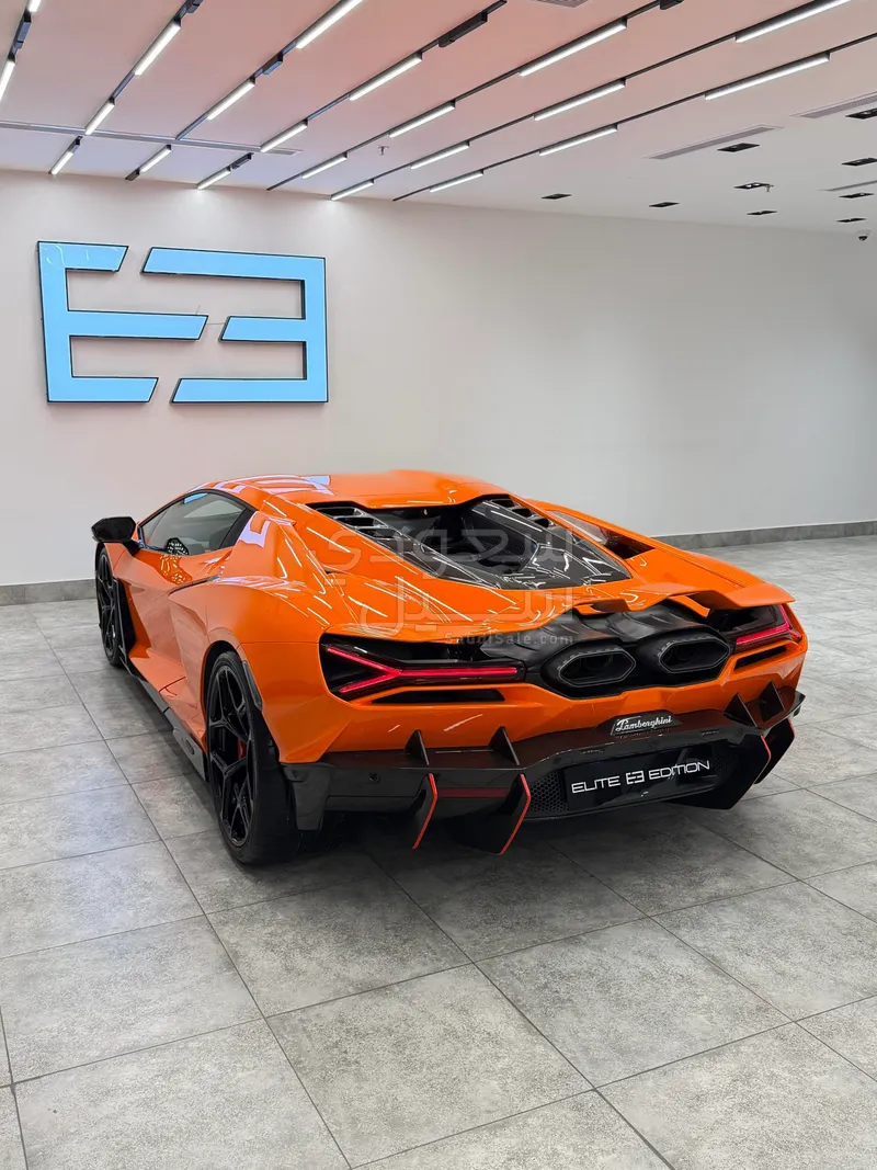 2024 Lamborghini Revuelto