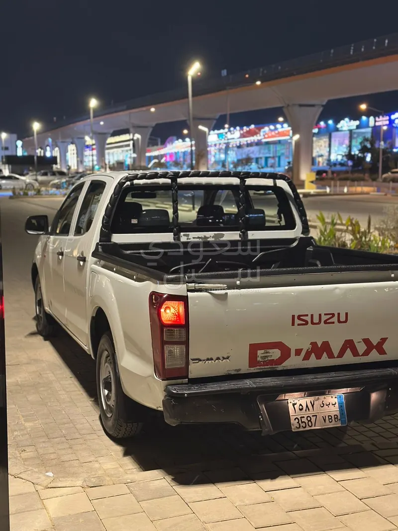 2016 ايسوزو بيكب غمارتين