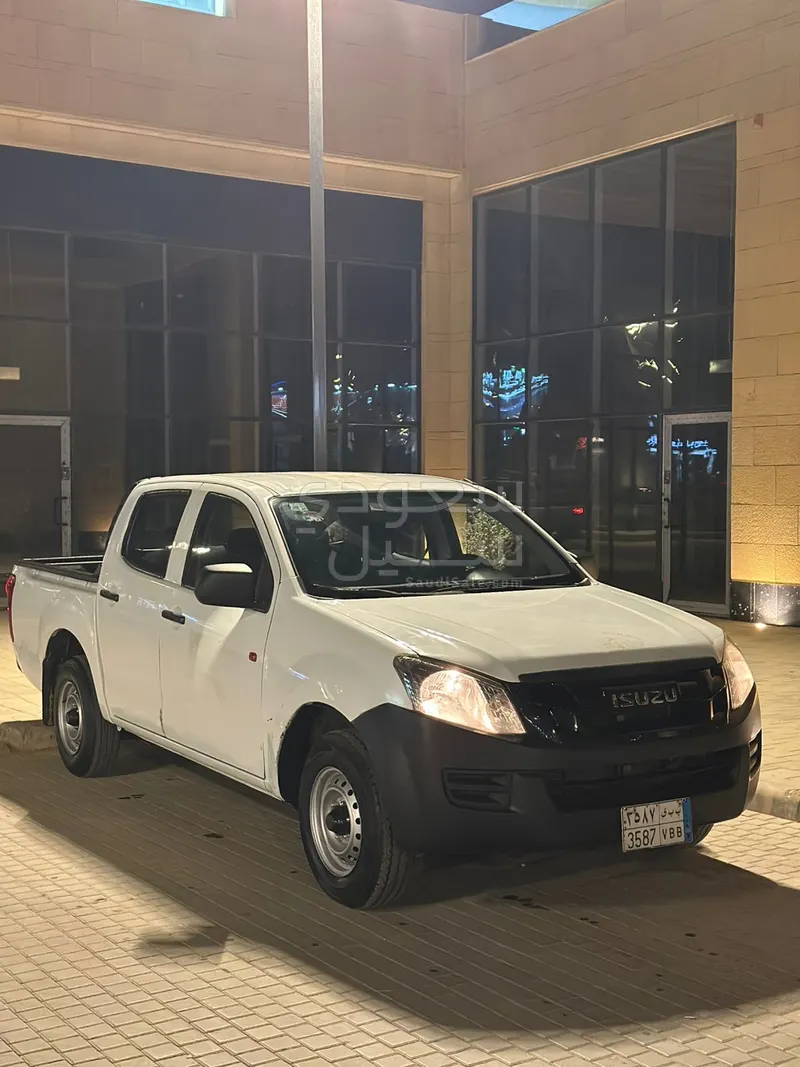 2016 ايسوزو بيكب غمارتين